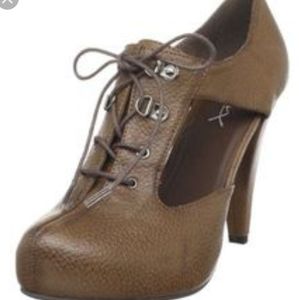 Gomax Giorgia T-strap brown booties